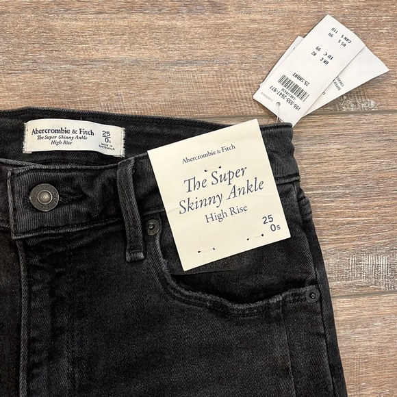 NWT super skinny ankle jeans - Picture 2 of 4